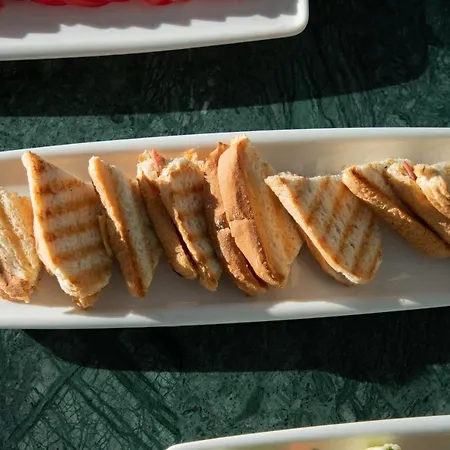 Colosseum Otel Ksamil