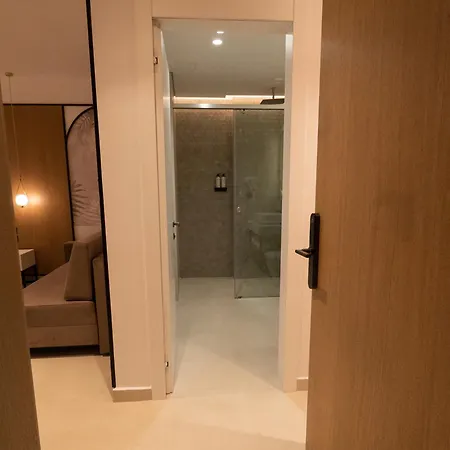 Colosseum 4* Εξαμίλιο