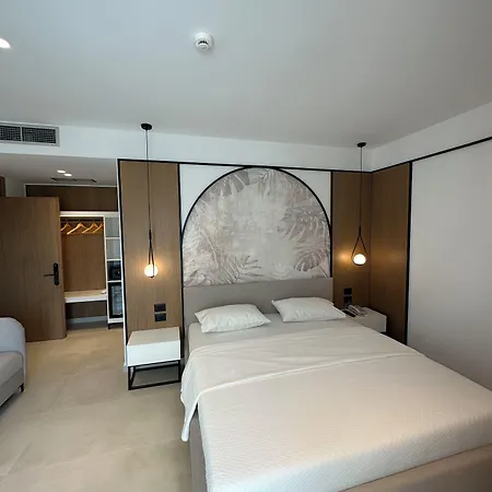 Colosseum Hotel 4*