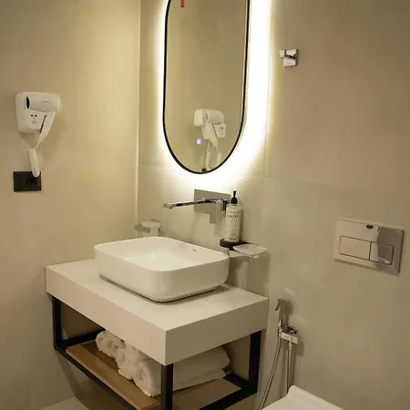 Colosseum Hotel 4*