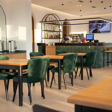 Colosseum Hotel 4*