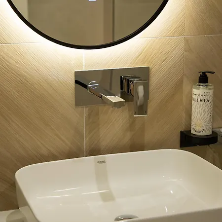 Colosseum Szálloda Ksamil