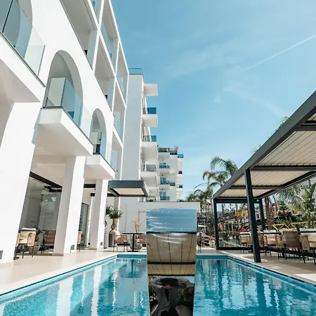 Colosseum 4* Ksamil