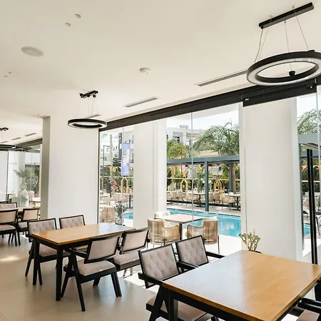 Colosseum Hotel 4*